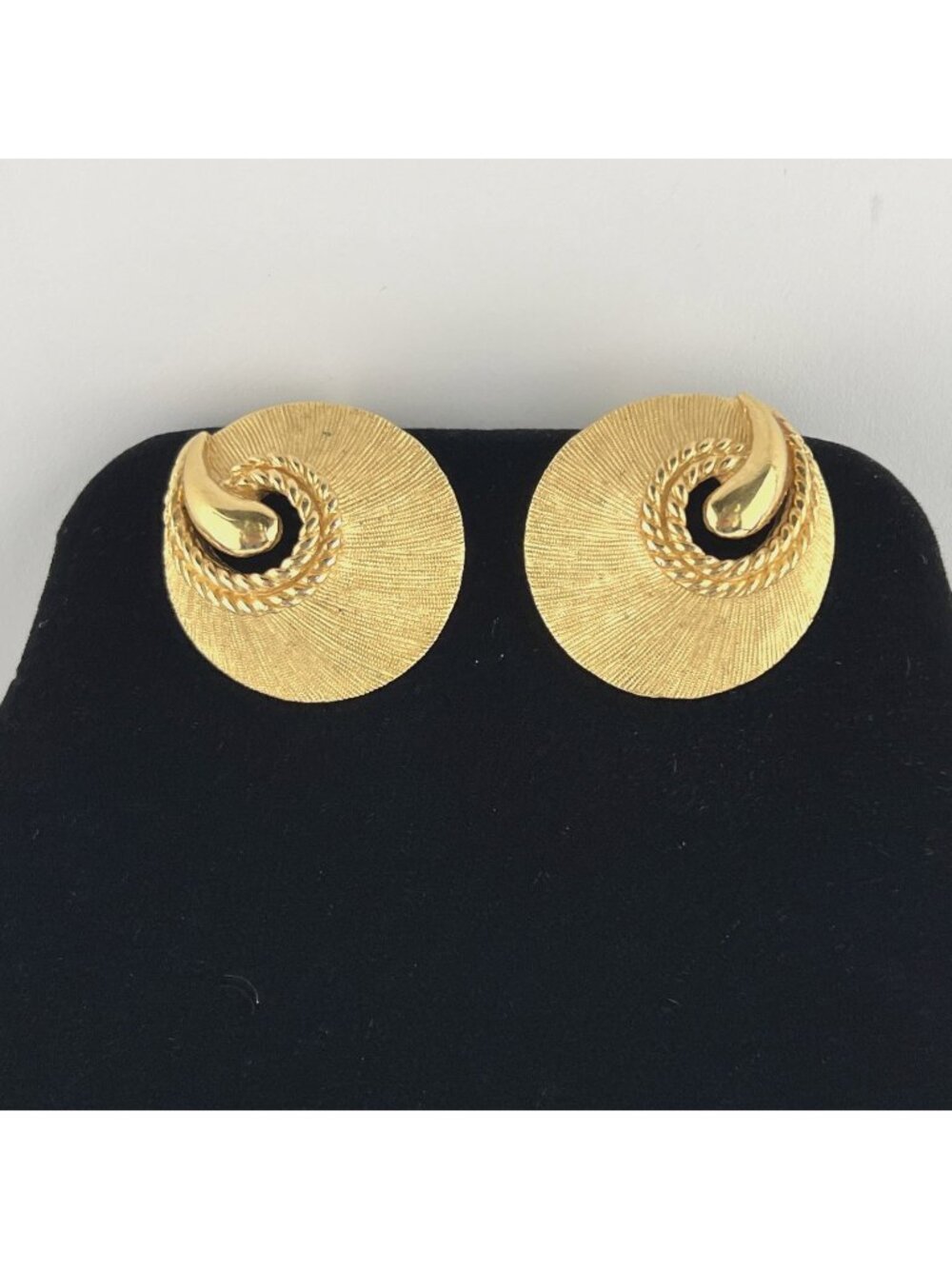 Vtg 1960s Crown Trifari Gold Tone Trifanium Swirl Clip on Earrings